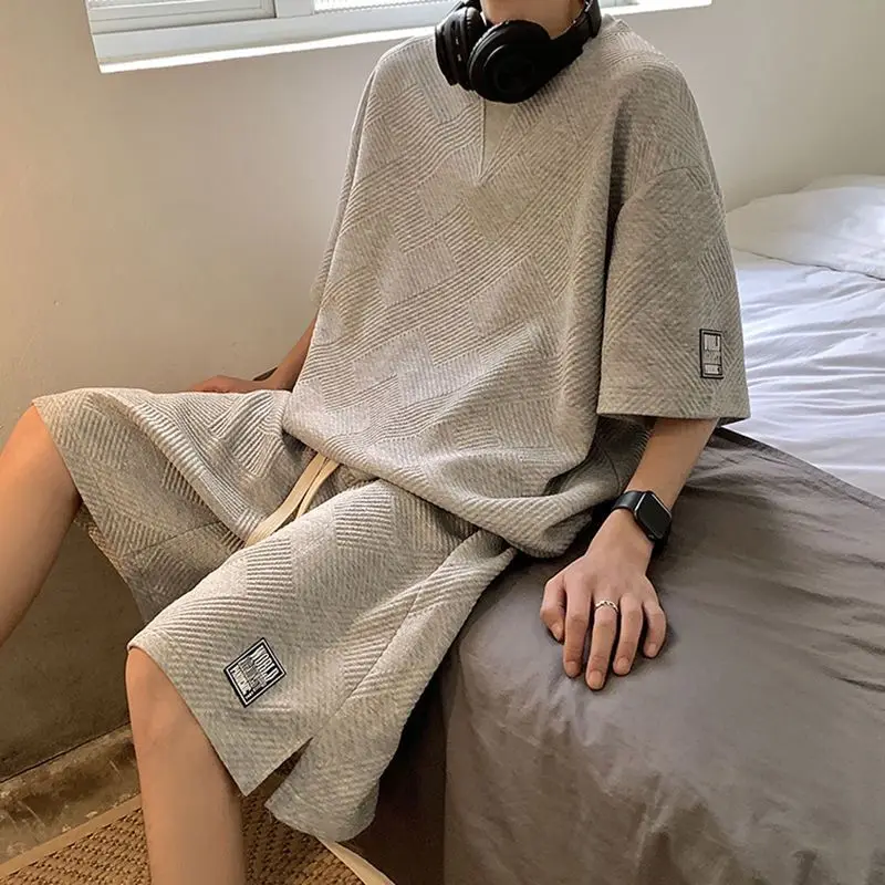 Men 2023 summer men's suit Hong Kong-style short sleeve Korean street casual men's shorts two-piece loose large size men's suit
Men 2023 summer men's suit Hong Kong-style short sleeve Korean street casual men's shorts two-piece loose large size men's suit