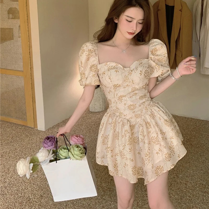 Japan Lolita Fashion Square Collar Gentle Wind Small Fresh Floral Dress Woman Summer Dress Short Skirt Temperament Waist Skirt
Japan Lolita Fashion Square Collar Gentle Wind Small Fresh Floral Dress Woman Summer Dress Short Skirt Temperament Waist Skirt
