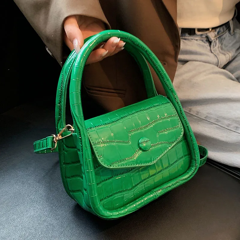 Миниатюрные милые сумки через плечо для женщин 2022, модные зимние дизайнерские сумки и кошельки, дизайнерская сумка-тоут с верхней ручкой
Миниатюрные милые сумки через плечо для женщин 2022, модные зимние дизайнерские сумки и кошельки, дизайнерская сумка-тоут с верхней ручкой