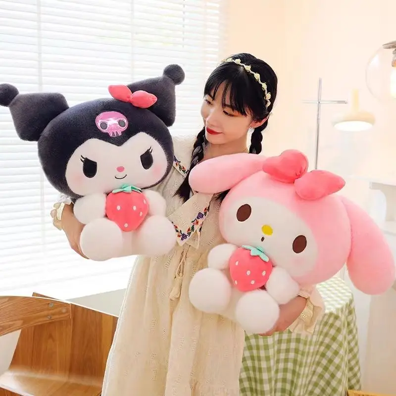 

Sanrio мультфильм Kuromi My Melody Cinnamoroll понравико помпон пуриновая клубника Милая обнимающаяся плюшевая кукла игрушка для детей сюрприз игрушки