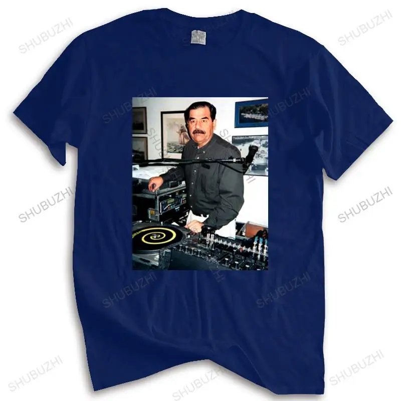 Мужская хлопчатобумажная футболка Топы с вырезом под горло, Футболка DJ Саддама Хуссейна 35, техника 1200, дом в Ираке, ЭДМ, хип-хоп, унисекс, телескопическая футболка европейского размера
Мужская хлопчатобумажная футболка Топы с вырезом под горло, Футболка DJ Саддама Хуссейна 35, техника 1200, дом в Ираке, ЭДМ, хип-хоп, унисекс, телескопическая футболка европейского размера