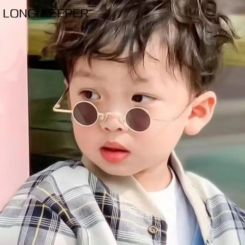 Kids Classic Metal Sunglasses 2022 Girls Boys Outdoor Shading Round Sunglasses Children Personality Street Shot Sunglasses UV400
Kids Classic Metal Sunglasses 2022 Girls Boys Outdoor Shading Round Sunglasses Children Personality Street Shot Sunglasses UV400