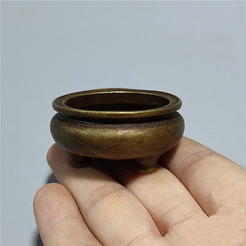 1pc 4.2*2cm Three Feet Round Chinese Fengshui Copper Small Incense Burner Ornaments Home Putting Decorations
1pc 4.2*2cm Three Feet Round Chinese Fengshui Copper Small Incense Burner Ornaments Home Putting Decorations