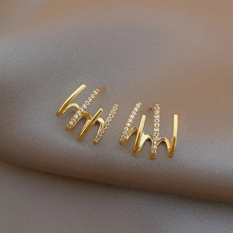 Korean Earing Claw Ear Hook Clip Earrings for Women Four-Prong Crystal Gold Color Ear Earrings 2023 New Fashion Jewelry Gift
Korean Earing Claw Ear Hook Clip Earrings for Women Four-Prong Crystal Gold Color Ear Earrings 2023 New Fashion Jewelry Gift