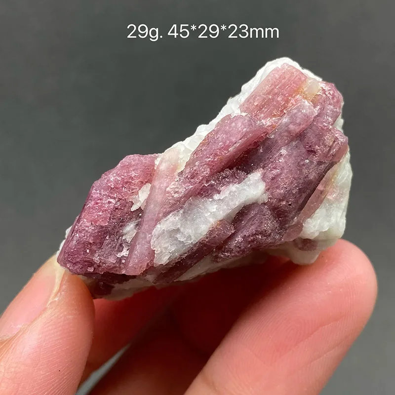 Розовый турмалин, натуральный камень
Розовый турмалин, натуральный камень