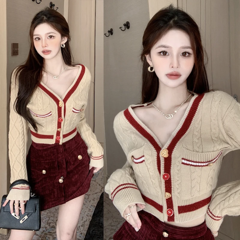 Temperament reducing age knitted cardigan for women in autumn and winter, high-end V-neck contrasting color sweater jacket, shor
Temperament reducing age knitted cardigan for women in autumn and winter, high-end V-neck contrasting color sweater jacket, shor