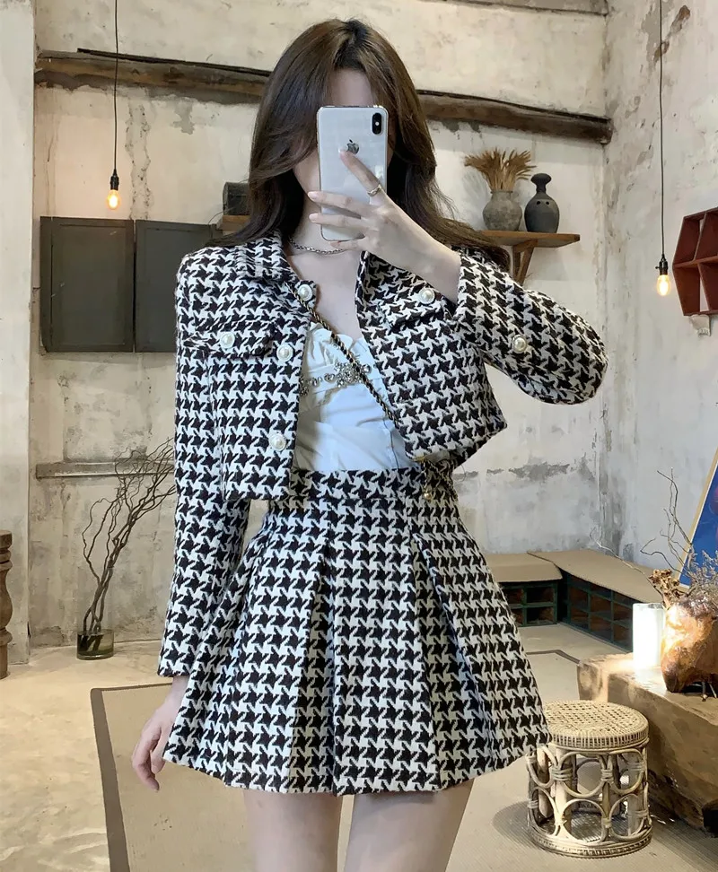 Temperament Matching Sets Retro O Tweed Plaid Jacket Short Long Sleeve Cardigan Slim Top Mini Houndstooth Pleated Skirt Chic
Temperament Matching Sets Retro O Tweed Plaid Jacket Short Long Sleeve Cardigan Slim Top Mini Houndstooth Pleated Skirt Chic
