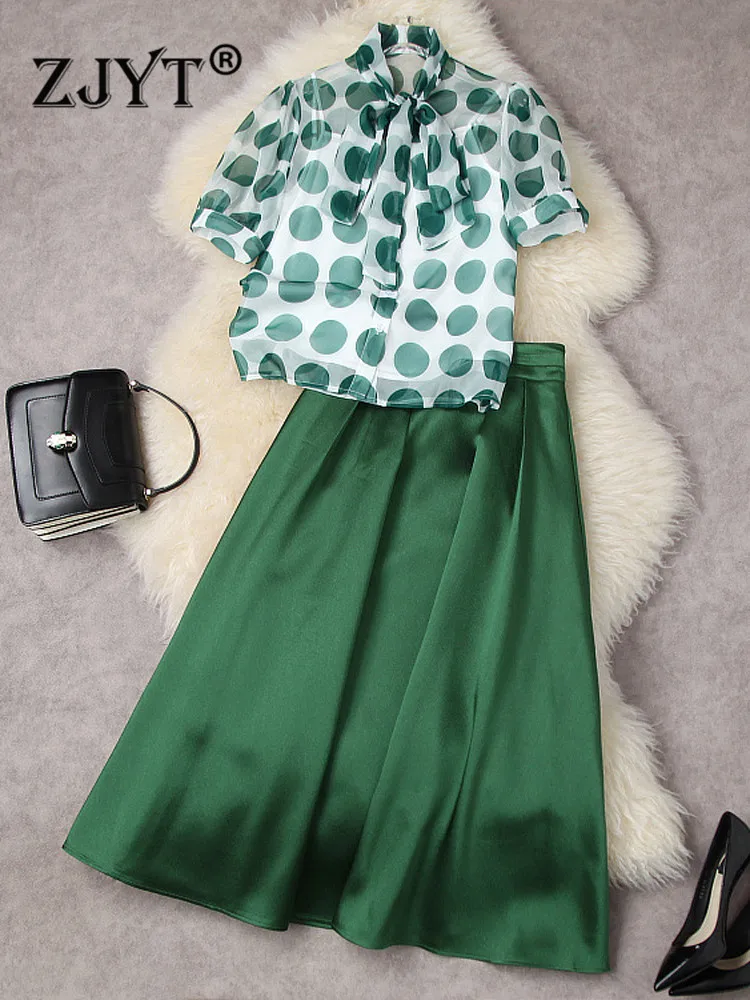 Блузка и юбка в горошек, с бантом на воротнике
Блузка и юбка в горошек, с бантом на воротнике