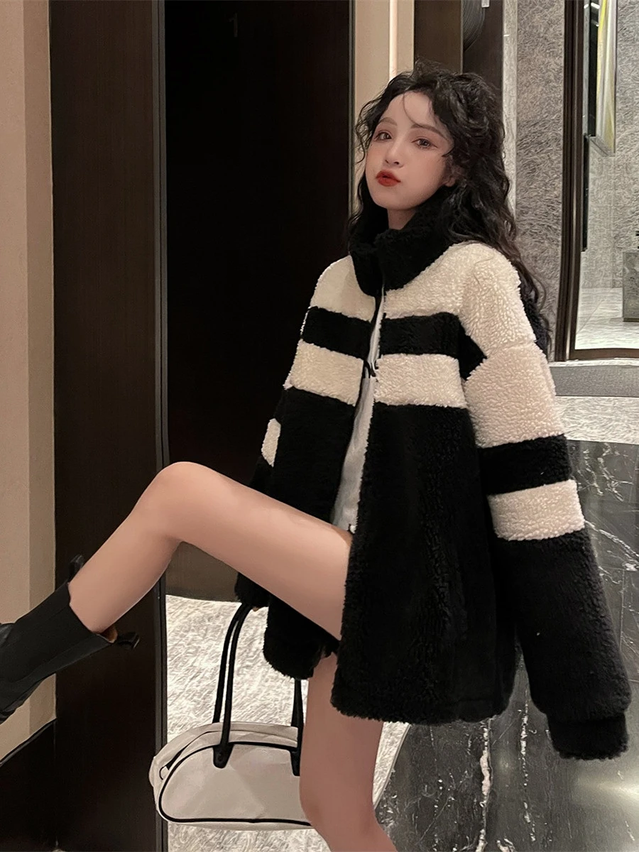 Little Fragrant Lamb Wool Coat Women's 2022 Autumn and Winter Warm Keeping Loose Plush Thickened Baseball Suit Women
Little Fragrant Lamb Wool Coat Women's 2022 Autumn and Winter Warm Keeping Loose Plush Thickened Baseball Suit Women