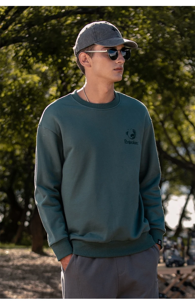 1645 Creative bear embroidery autumn trend plus velvet loose round neck Sweatshirts
1645 Creative bear embroidery autumn trend plus velvet loose round neck Sweatshirts