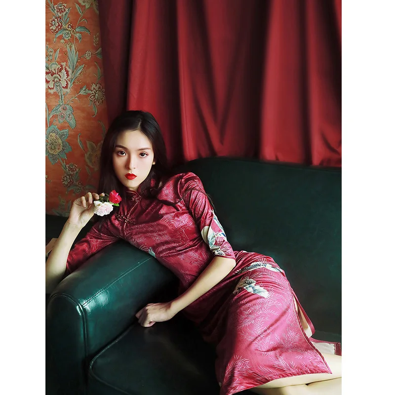 Velvet Elegant Red Satin Crane Print Cropped Cheongsam Dress Women Temperament Wedding Dress Qipao Girls Banquet Evening Dresses
Velvet Elegant Red Satin Crane Print Cropped Cheongsam Dress Women Temperament Wedding Dress Qipao Girls Banquet Evening Dresses