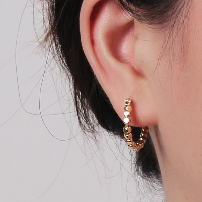 Fashion Unisex Small Cube Hoop Earrings for Girls Women Men Gold Color Charm Ear Stud Temperament Jewelry Weddings Party Gifts
Fashion Unisex Small Cube Hoop Earrings for Girls Women Men Gold Color Charm Ear Stud Temperament Jewelry Weddings Party Gifts