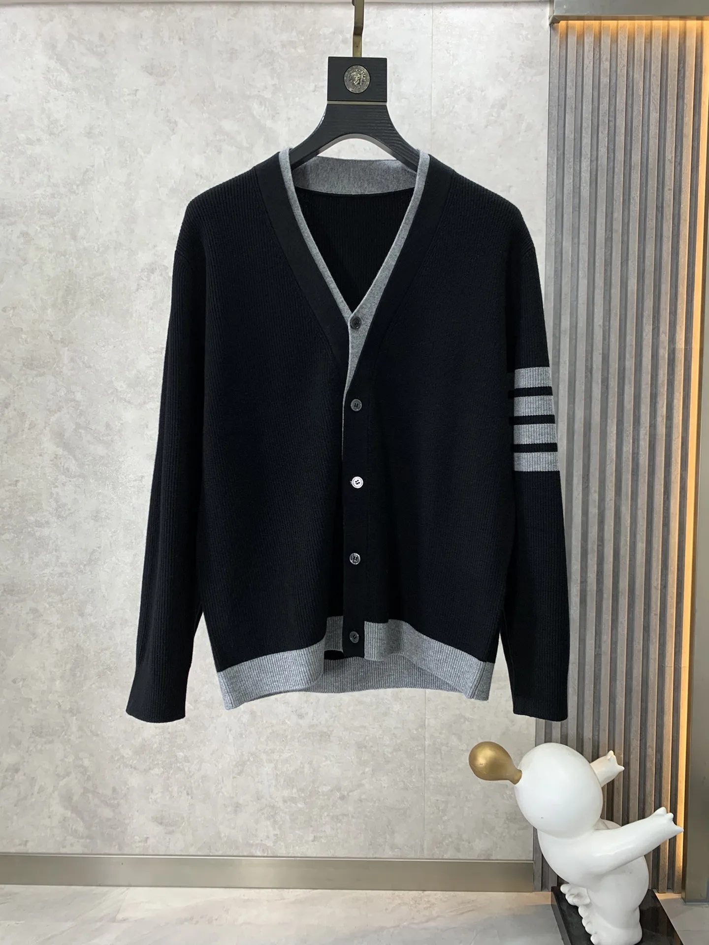 TB Men Cardigans Sweater Fashion Stripes Design Autumn Winter Knitted Sweater New Arrival Simple Popular Trendy Leisure Cardigan
TB Men Cardigans Sweater Fashion Stripes Design Autumn Winter Knitted Sweater New Arrival Simple Popular Trendy Leisure Cardigan