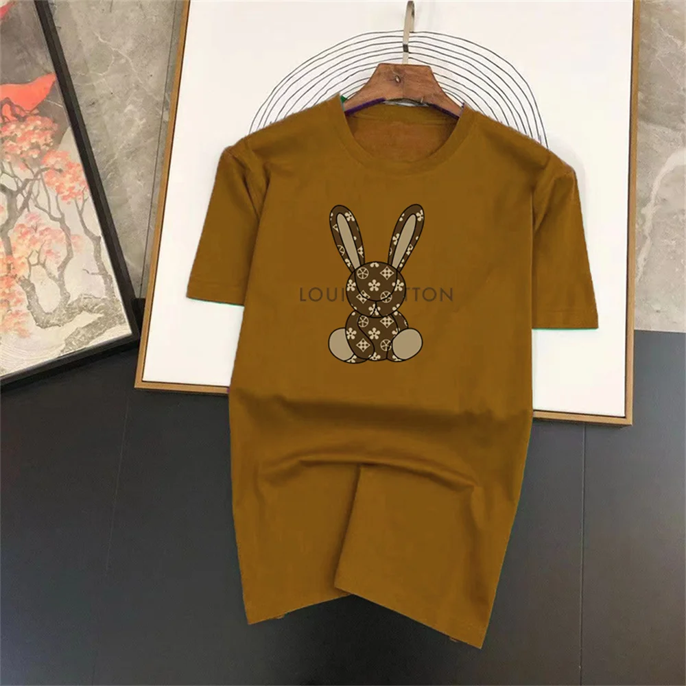 2023 Summer Couple T-Shirt High Quality Rabbit Print Men's and Women's Luxury Top Fashion Sports Design Short Sleeves Free Shipp
2023 Summer Couple T-Shirt High Quality Rabbit Print Men's and Women's Luxury Top Fashion Sports Design Short Sleeves Free Shipp