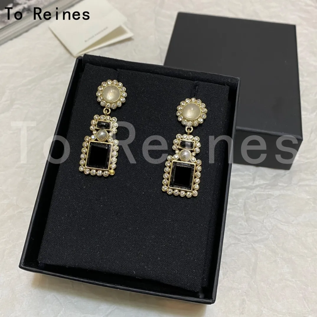 To Reine 2022 Fashion Brand Luxury Trending Products New Perfume Bottle Crystal Pendientes Earrings for Women Party Banquet
To Reine 2022 Fashion Brand Luxury Trending Products New Perfume Bottle Crystal Pendientes Earrings for Women Party Banquet