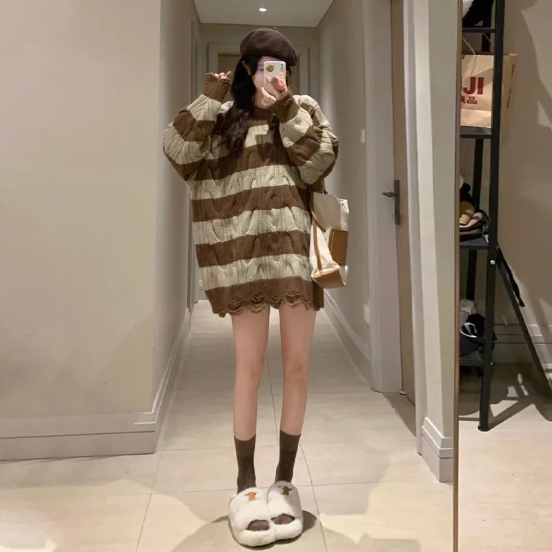 Striped sweater for women in autumn and winter wearing loose and lazy high-end knit top
Striped sweater for women in autumn and winter wearing loose and lazy high-end knit top