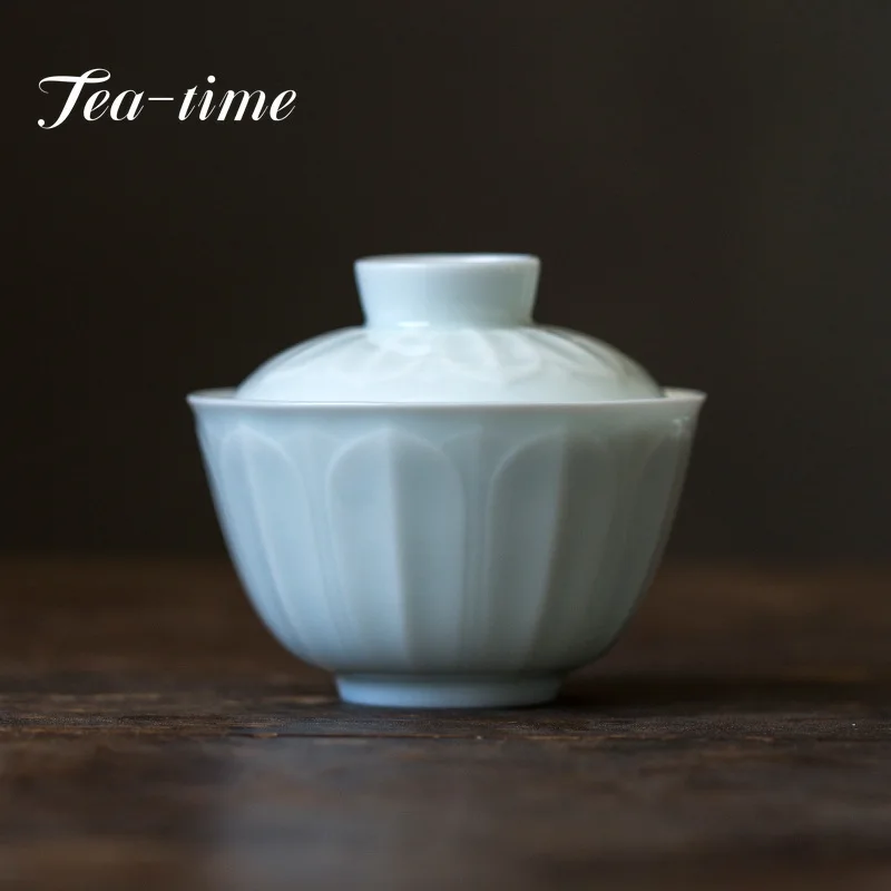 150ml Imitation Song Hutian Kiln Shadow Celadon Glaze Tea Tureen Relief Lotus Hand Grab Tea Bowl Thin Tire Tea Maker Gaiwan Gift 
150ml Imitation Song Hutian Kiln Shadow Celadon Glaze Tea Tureen Relief Lotus Hand Grab Tea Bowl Thin Tire Tea Maker Gaiwan Gift