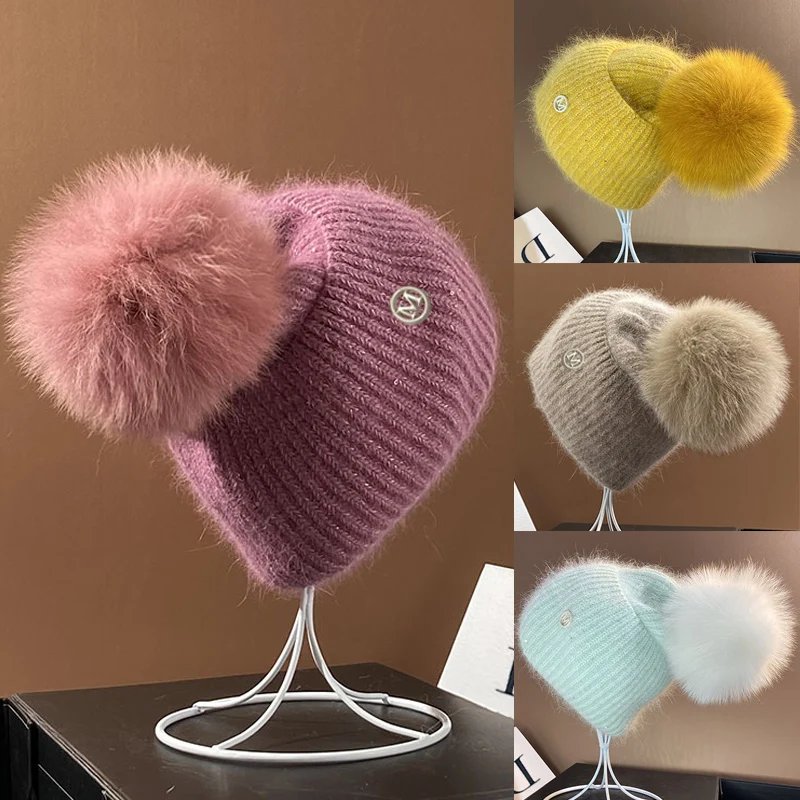 Женская зимняя шапка с помпоном из натурального Лисьего меха
Женская зимняя шапка с помпоном из натурального Лисьего меха