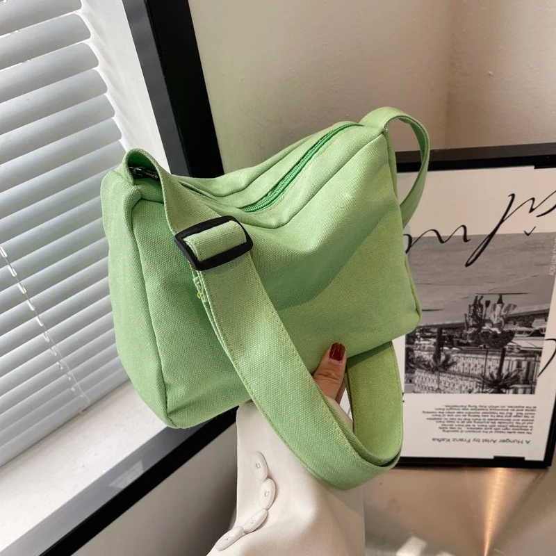 Large-capacity Shoulder Bag 2023 New Women's Fashion Simple Commuter Messenger Tote Bag Stylish shoulder bag handbag Canvas bag
Large-capacity Shoulder Bag 2023 New Women's Fashion Simple Commuter Messenger Tote Bag Stylish shoulder bag handbag Canvas bag