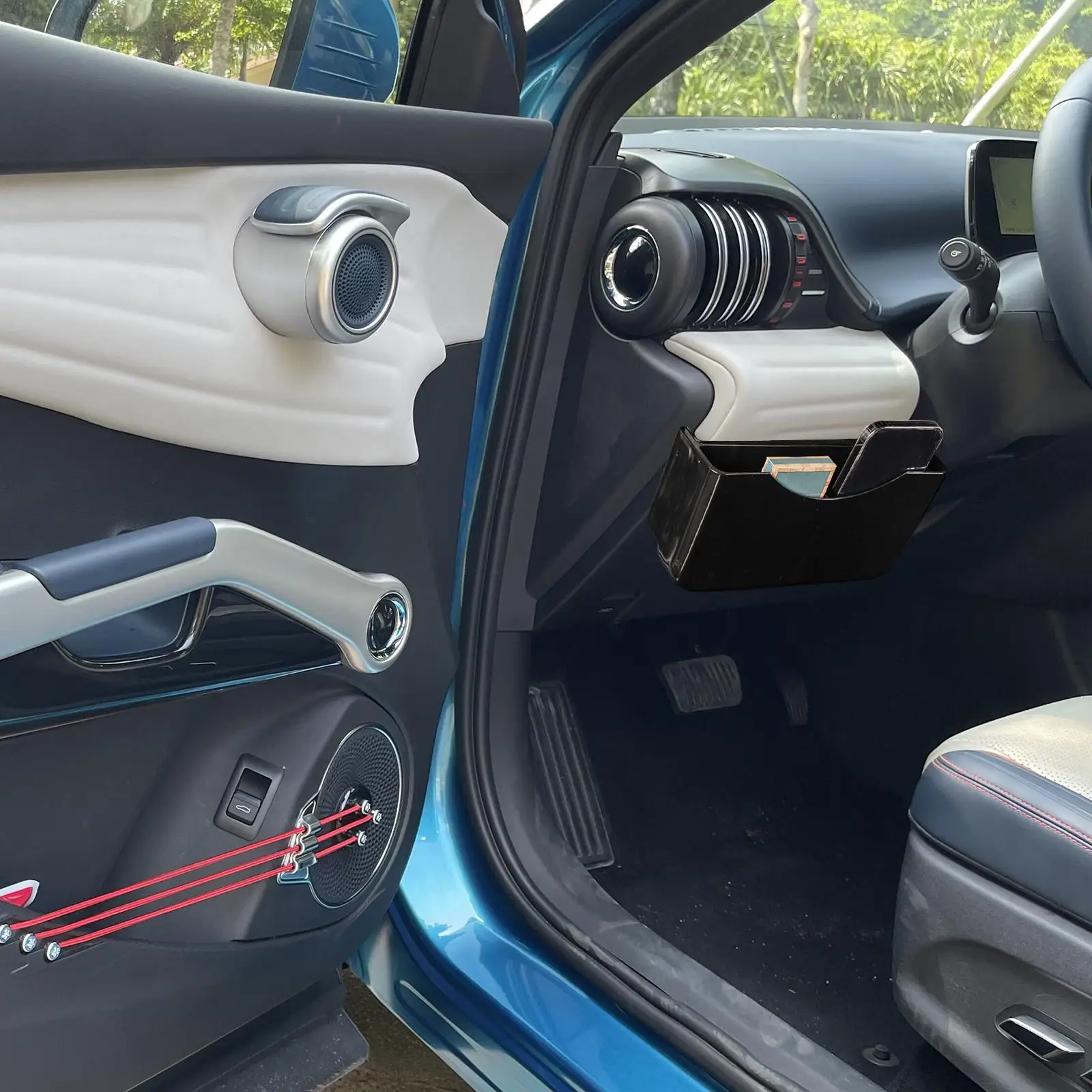 Steering Wheel Side Storage Box Sunglasses Holder Cell Phone Pouch Car Storage Box for Byd Cards Wallet Coin Cell Phone
Steering Wheel Side Storage Box Sunglasses Holder Cell Phone Pouch Car Storage Box for Byd Cards Wallet Coin Cell Phone