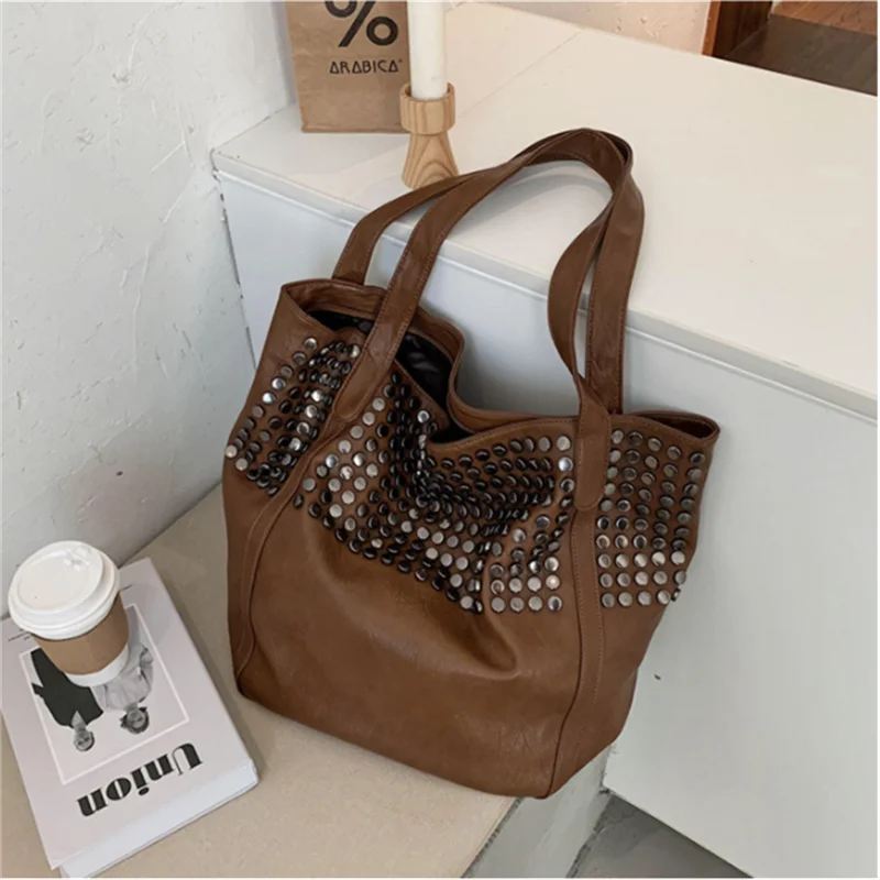 Fashion Big Tote Bag Rivet Large Capacity Handbags High Quality Armpit Bags Female Soft Leather Shoulder Shopper Bag
Fashion Big Tote Bag Rivet Large Capacity Handbags High Quality Armpit Bags Female Soft Leather Shoulder Shopper Bag