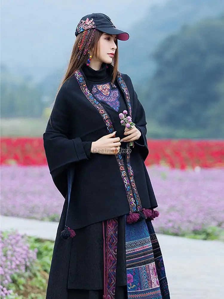 2023 national style autumn and winter new chinese thickened warm retro fashion style knitted scarf dual use cape coat for women
2023 national style autumn and winter new chinese thickened warm retro fashion style knitted scarf dual use cape coat for women