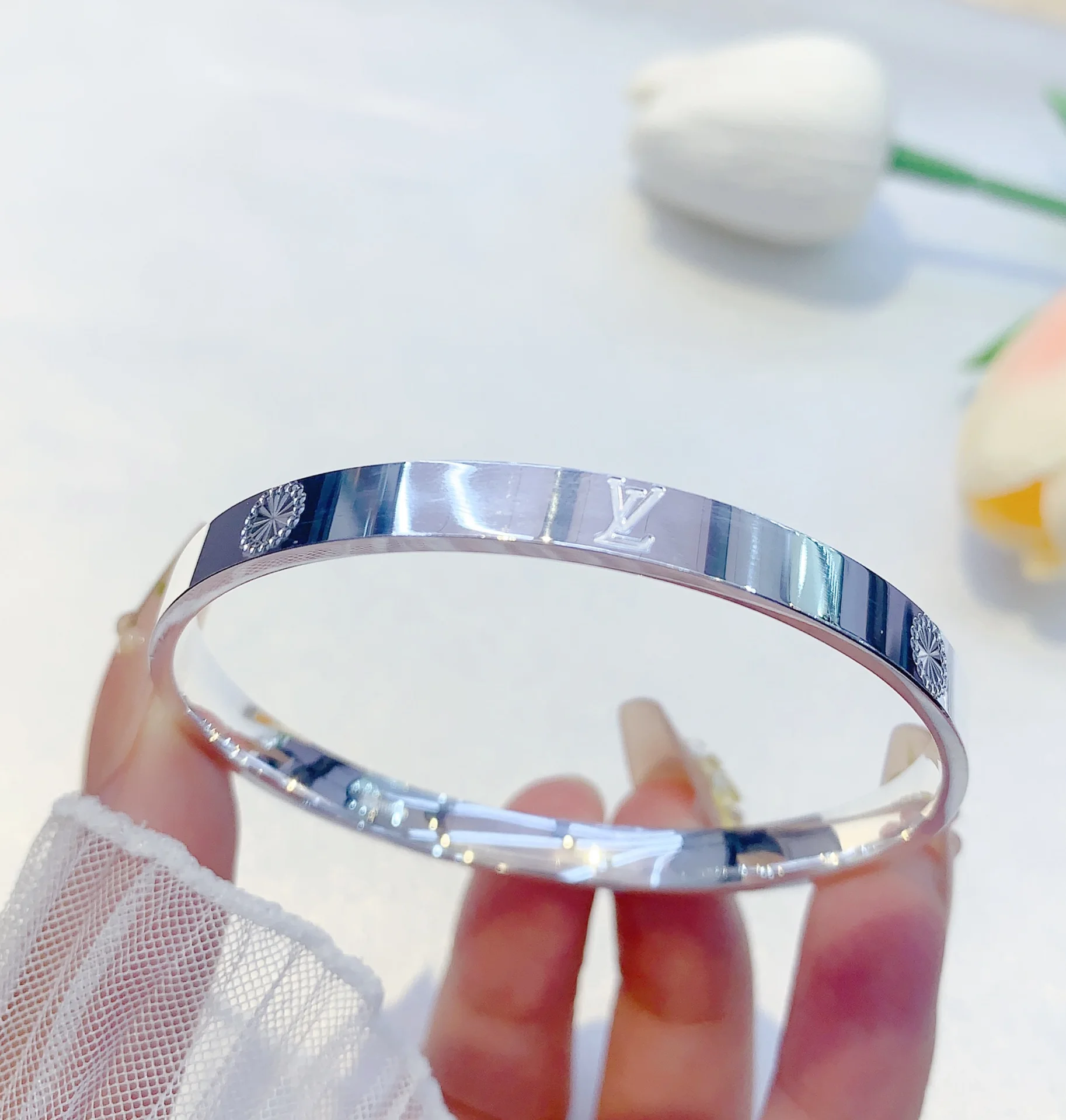 Sterling 999 Silver Closed Bracelet for women Fashion fine jewelry Round shape perfecct gift for Valentine's Day
Sterling 999 Silver Closed Bracelet for women Fashion fine jewelry Round shape perfecct gift for Valentine's Day