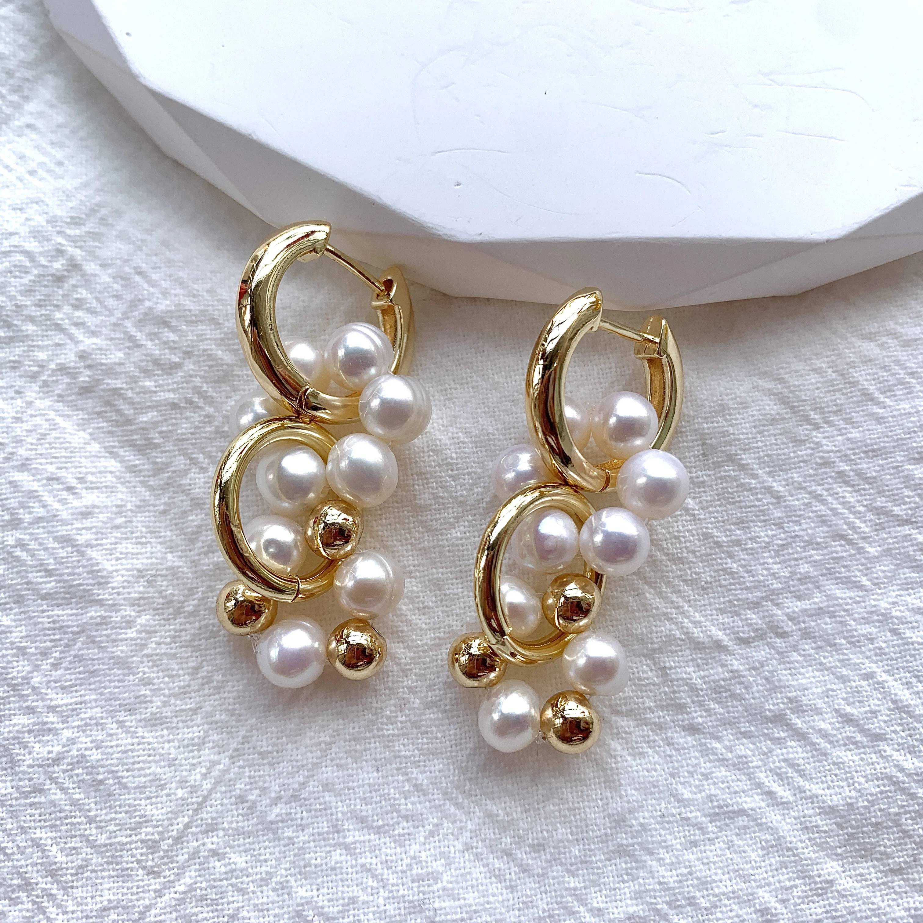 Gold Dangle Earring Fashion Elegant Long Freshwater Pearl Beads Circle Women Hoop Earrings Gift
Gold Dangle Earring Fashion Elegant Long Freshwater Pearl Beads Circle Women Hoop Earrings Gift