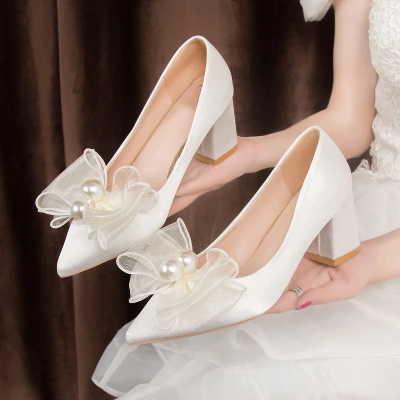 White Silk Pearls Bride Shoes for Women 2022 Elegant Pointed Toe High Heels Wedding Shoes Woman Square Heel Bowtie Pumps New
White Silk Pearls Bride Shoes for Women 2022 Elegant Pointed Toe High Heels Wedding Shoes Woman Square Heel Bowtie Pumps New