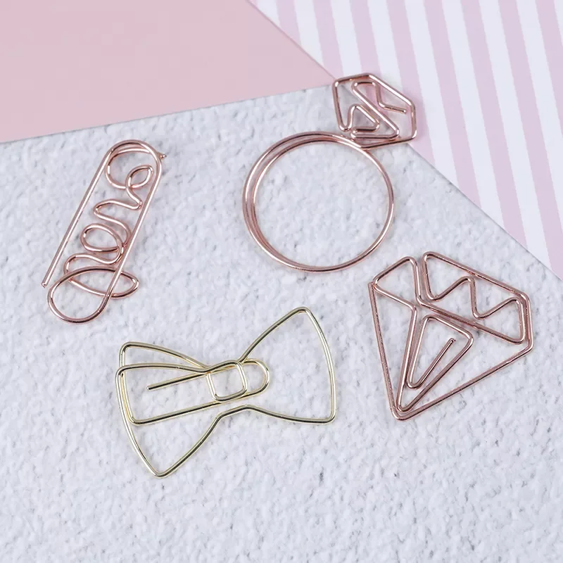 1pc Lovely Cartoon Bookmark Paper Needle Rose Gold Paper Needle Simple Metal Modeling School Student Bookmark Clip
1pc Lovely Cartoon Bookmark Paper Needle Rose Gold Paper Needle Simple Metal Modeling School Student Bookmark Clip