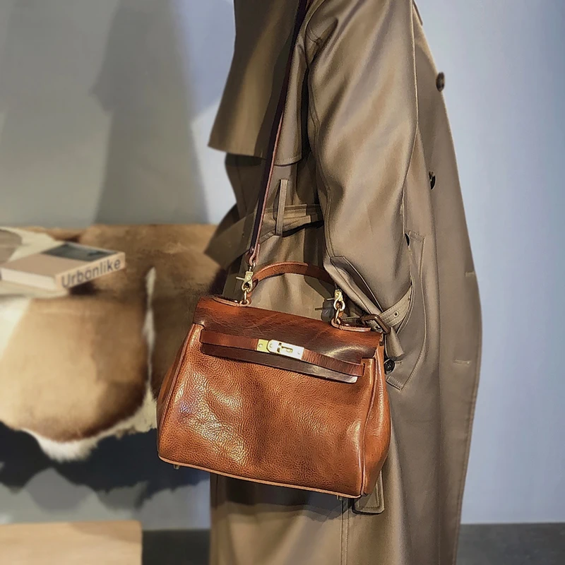 Vintage Messenger Women's Bag Vegetable Tanned Leather Top Leather High-end Luxury Womens Brand Bag British Fashion Platinum Bag
Vintage Messenger Women's Bag Vegetable Tanned Leather Top Leather High-end Luxury Womens Brand Bag British Fashion Platinum Bag