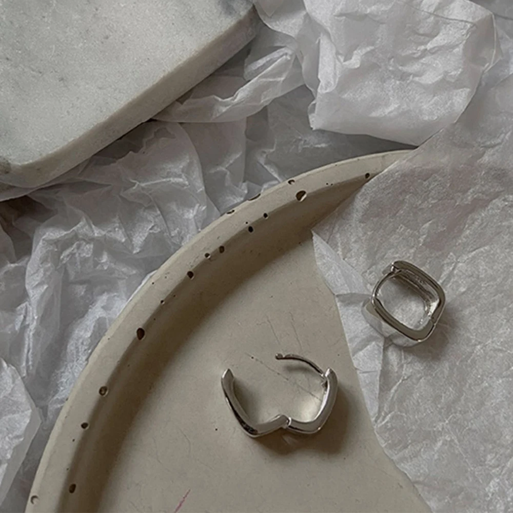 SCALLOPED 2022 New O-shaped Letter Creative Silver Needle Ear Buckle Earrings Girls Girlfriends Jewelry Ear Buckle
SCALLOPED 2022 New O-shaped Letter Creative Silver Needle Ear Buckle Earrings Girls Girlfriends Jewelry Ear Buckle