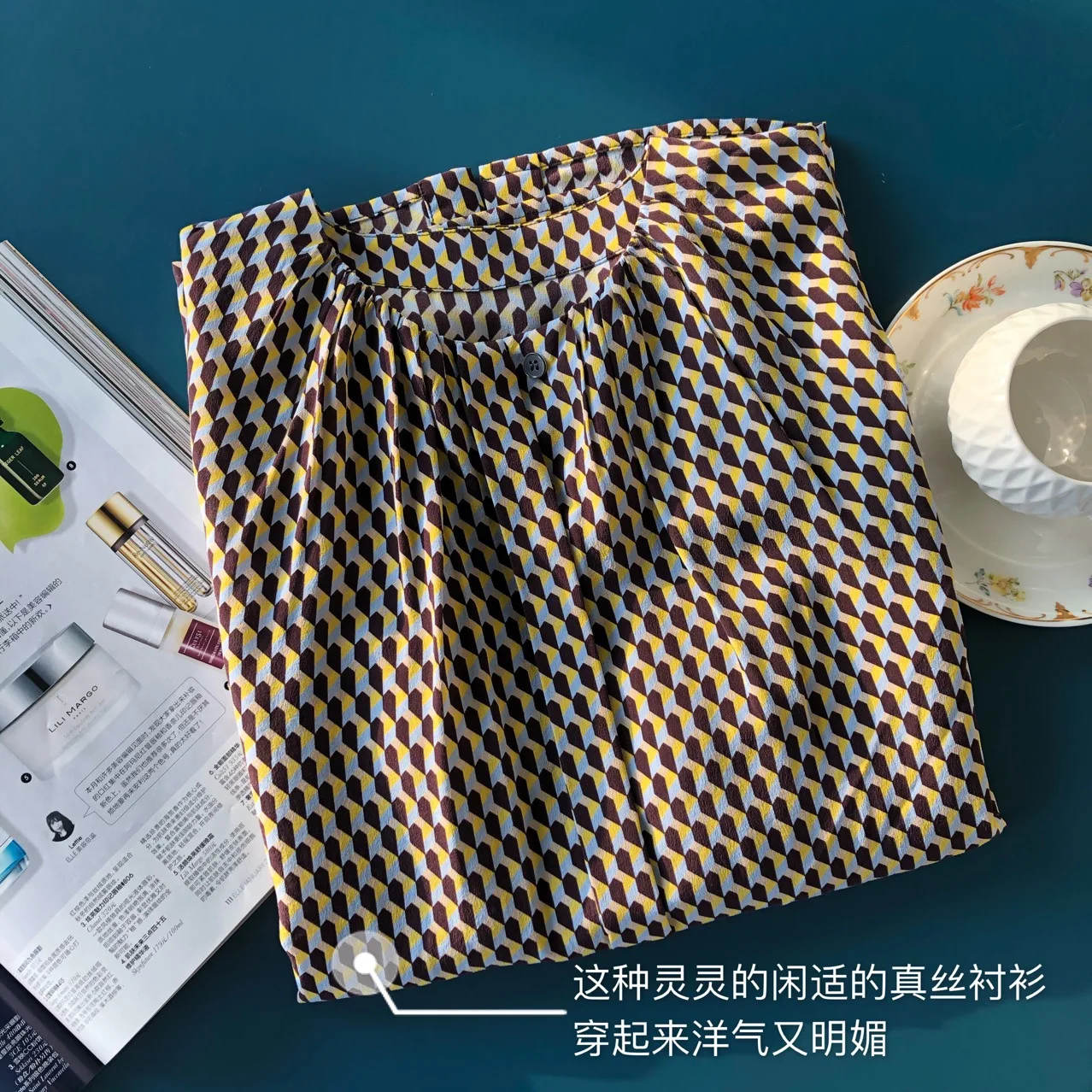 Женская прозрачная блузка с длинным рукавом, винтажная Тонкая блузка из натурального шелка с геометрическим принтом, новинка 2022 
Женская прозрачная блузка с длинным рукавом, винтажная Тонкая блузка из натурального шелка с геометрическим принтом, новинка 2022