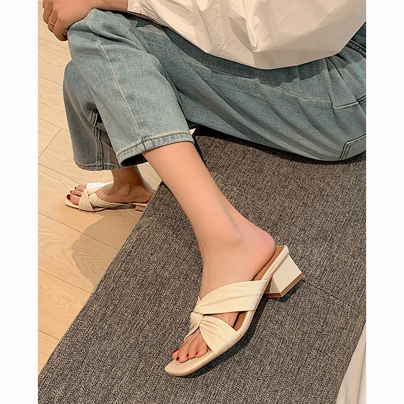 2022 New Summer Fashion Hot Sale Ladies Sandals Lazy Slippers Outdoor Sandals Slippers Women Slippers Sandals Size 35-40
2022 New Summer Fashion Hot Sale Ladies Sandals Lazy Slippers Outdoor Sandals Slippers Women Slippers Sandals Size 35-40