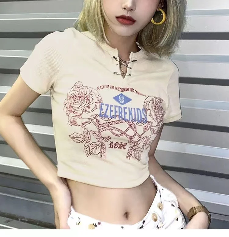 2023 Summer New Spicy Girl Short Sleeve T-shirt Women's Slim Fit V-Neck Design High Waist and Open Navel Pure Desire Short Pin T
2023 Summer New Spicy Girl Short Sleeve T-shirt Women's Slim Fit V-Neck Design High Waist and Open Navel Pure Desire Short Pin T