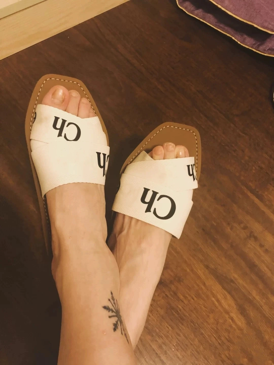 2022 summer new EVA letters cross-woven Roman word sandals slippers women's color matching large size slippers
2022 summer new EVA letters cross-woven Roman word sandals slippers women's color matching large size slippers