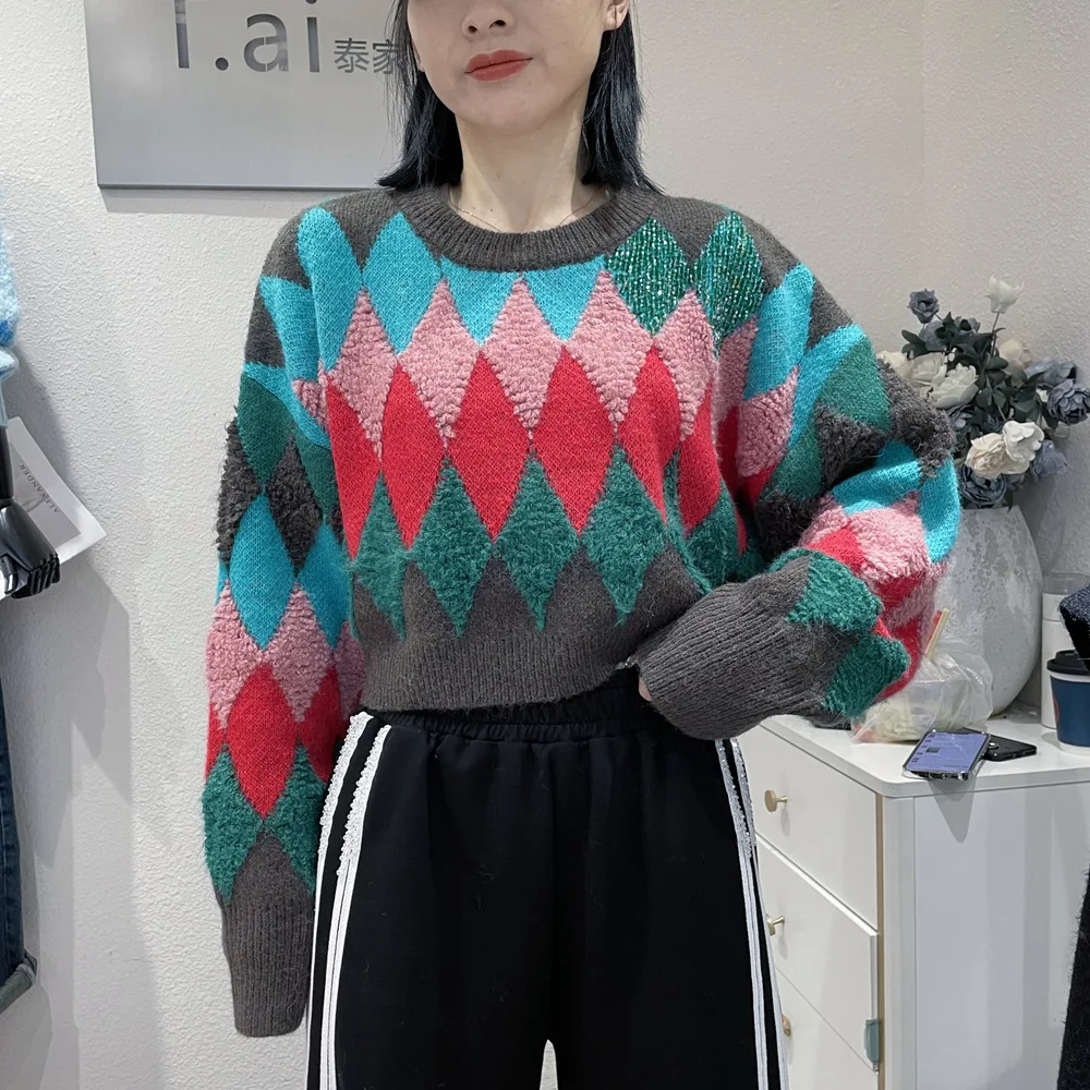 Color Block Argyle Cropped Sweater Women 2022 Autumn Winter Jersey O Neck Knitted Pullover Pink Sweater with Beaded Short Jumper
Color Block Argyle Cropped Sweater Women 2022 Autumn Winter Jersey O Neck Knitted Pullover Pink Sweater with Beaded Short Jumper