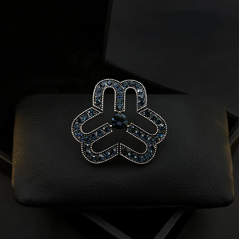 Upscale Retro Women's Federation Sign Brooch Women's Federation Commemorative Badge Corsage Pins Accessories Rhinestone Jewelry
Upscale Retro Women's Federation Sign Brooch Women's Federation Commemorative Badge Corsage Pins Accessories Rhinestone Jewelry