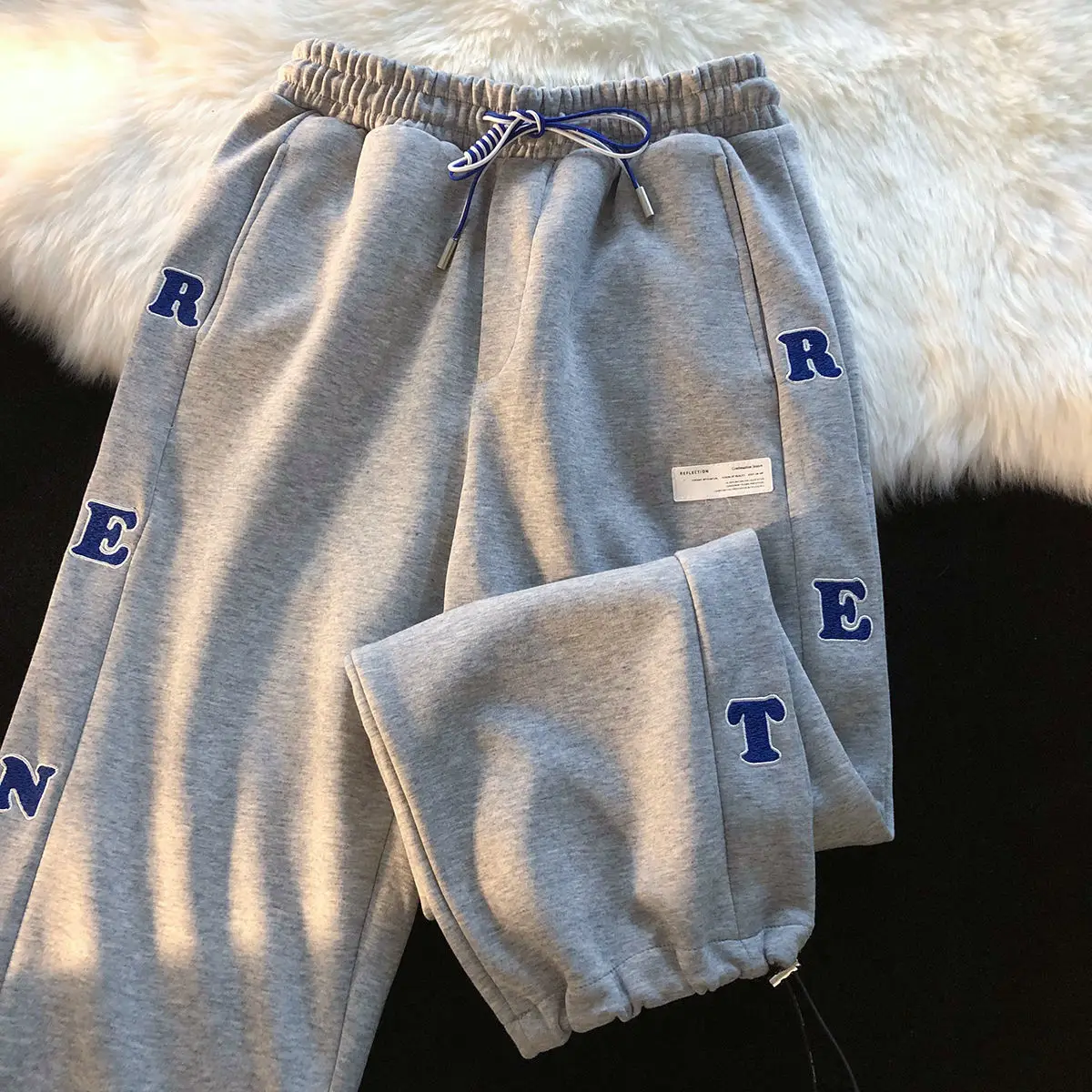 Autumn New American Style Drawstring Drawstring Feet Loose Casual Sports Pants Men and Women Gray Plus Velvet Harem Pants
Autumn New American Style Drawstring Drawstring Feet Loose Casual Sports Pants Men and Women Gray Plus Velvet Harem Pants