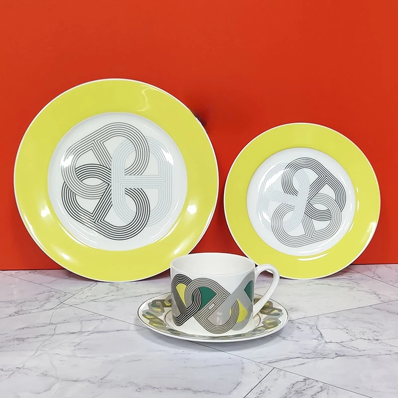 European-Style Bone China Dish Coffee Set Ceramic Flat Plate Creative Cup and Saucer Fashion Western Cuisine Plate Combination
European-Style Bone China Dish Coffee Set Ceramic Flat Plate Creative Cup and Saucer Fashion Western Cuisine Plate Combination