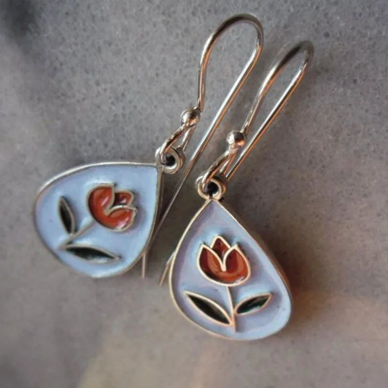 Vintage Silver Color Metal Water Droplet Earrings Women Creative Personality Carving Paste Flower Dangle Earrings Jewelry
Vintage Silver Color Metal Water Droplet Earrings Women Creative Personality Carving Paste Flower Dangle Earrings Jewelry