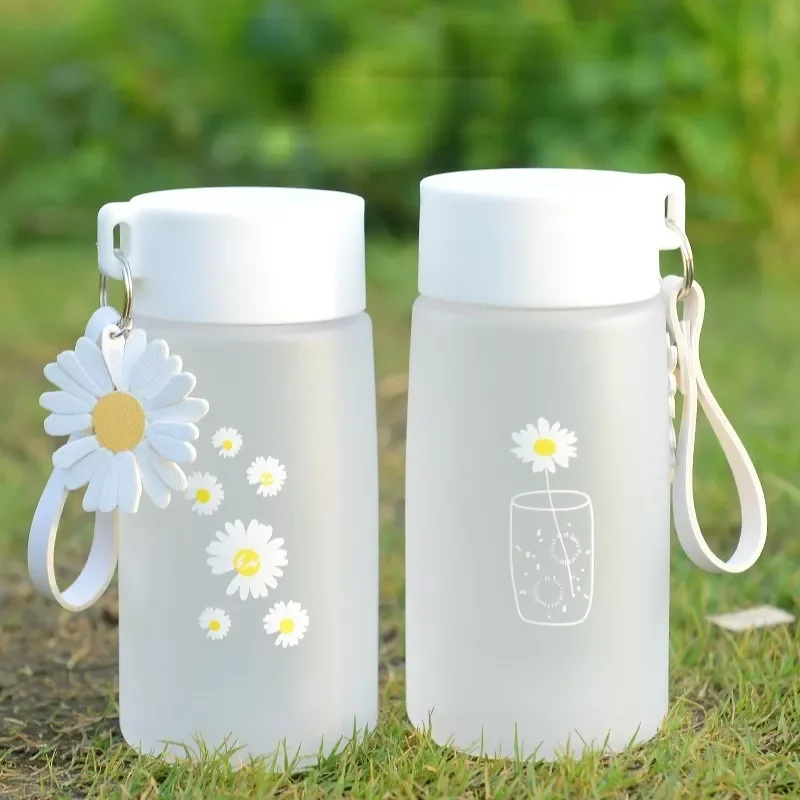 NEW IN Bottle Transparent Daisy Plastic Cup Male and Female Students Drop-proof Water Cup Outdoor Cup Bottle Thermos for Water 
NEW IN Bottle Transparent Daisy Plastic Cup Male and Female Students Drop-proof Water Cup Outdoor Cup Bottle Thermos for Water