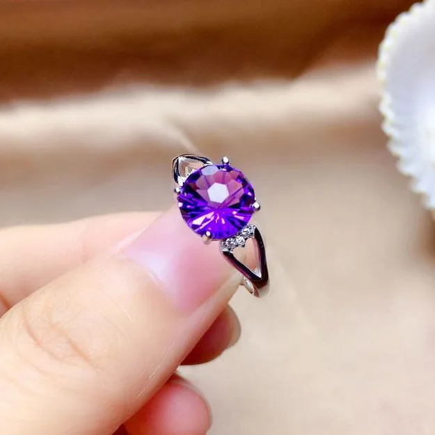 Женское Открытое кольцо с имитацией аметиста
Женское Открытое кольцо с имитацией аметиста