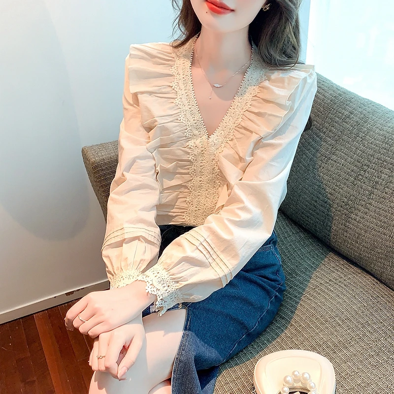 Женская блузка с V-образным вырезом и рукавами-фонариками 
Женская блузка с V-образным вырезом и рукавами-фонариками