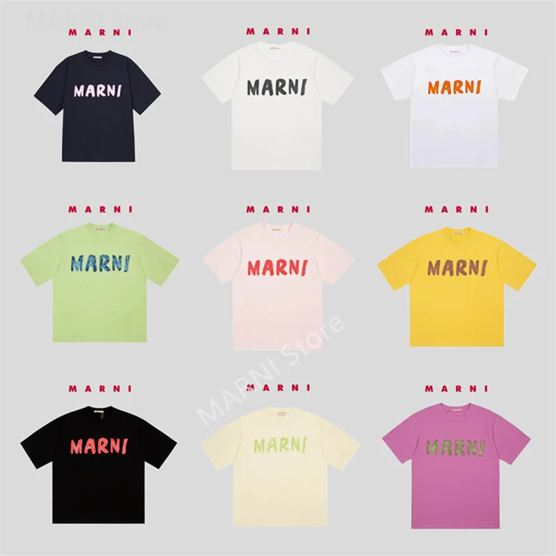 2023 Summer MARNI cursive round neck casual short sleeve letter print T-shirt Men and women marni loose casual T-shirt top
2023 Summer MARNI cursive round neck casual short sleeve letter print T-shirt Men and women marni loose casual T-shirt top