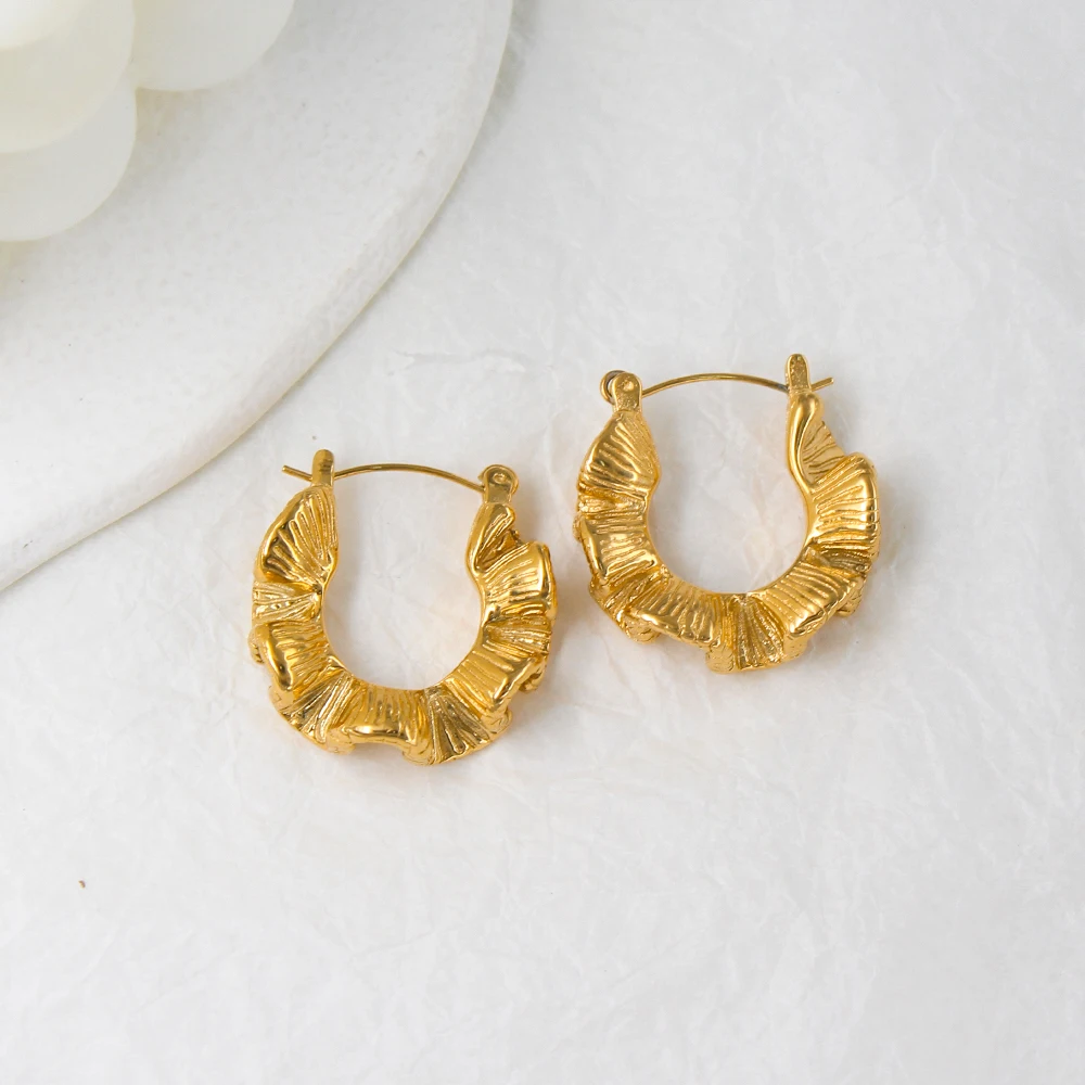 Romantic Gold Plated Stainless Steel Hoop Earrings Women Irregular Laciness Design for Dating
Romantic Gold Plated Stainless Steel Hoop Earrings Women Irregular Laciness Design for Dating