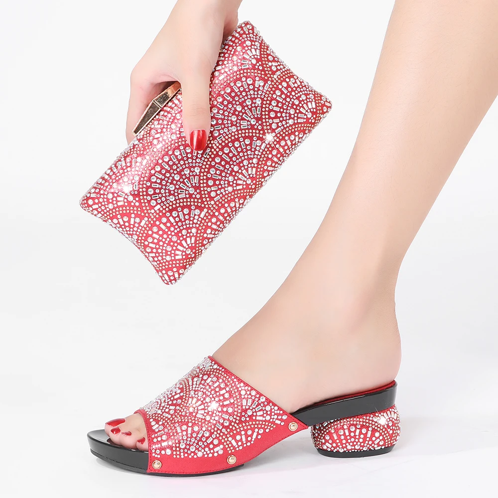 Summer and Autumn Luxury Round Toe Crystal Fan Shaped Ladies Chunky Heel Middle Heel Slippers and Party Fashion Exquisite Clutch
Summer and Autumn Luxury Round Toe Crystal Fan Shaped Ladies Chunky Heel Middle Heel Slippers and Party Fashion Exquisite Clutch