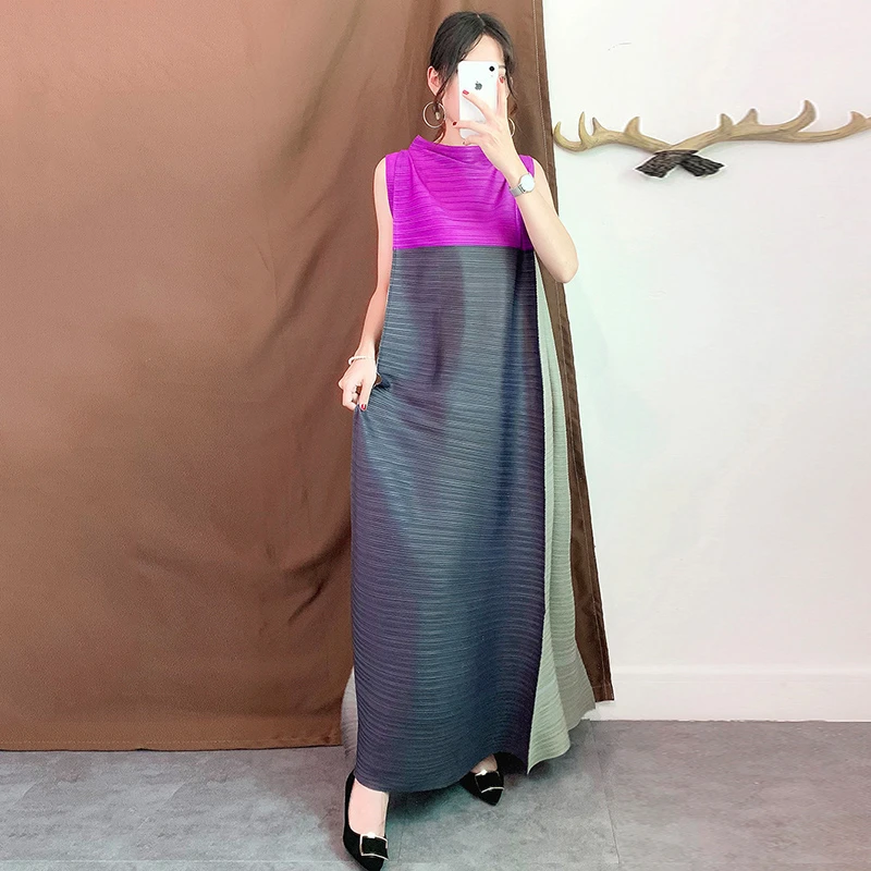Miyake Pleated Dress Fall 2022 Winter New Stand Collar Women Streetwear Korean Fashion Vintage Sleeveless Contrast Colors Dress
Miyake Pleated Dress Fall 2022 Winter New Stand Collar Women Streetwear Korean Fashion Vintage Sleeveless Contrast Colors Dress