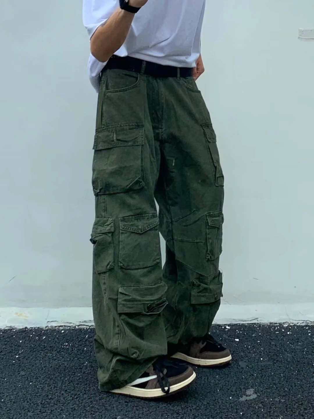Spring Cargo pants New Popular Rice White Multi-pockets Overalls Harajuku stays Men Loose Casual Trousers Straight Mopping Pants 
Spring Cargo pants New Popular Rice White Multi-pockets Overalls Harajuku stays Men Loose Casual Trousers Straight Mopping Pants
