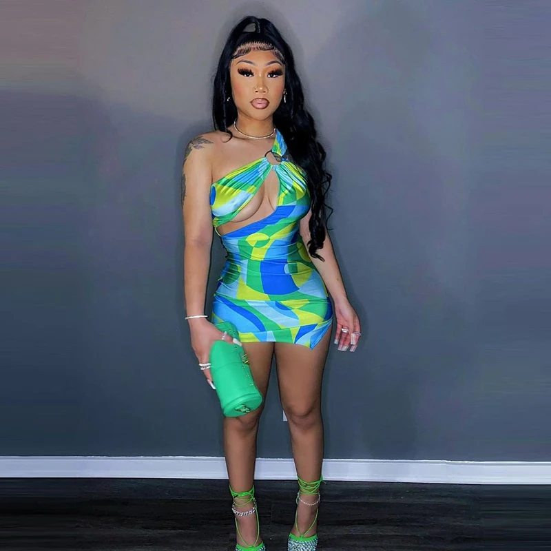 Новинка лета 2022, пикантное модное уличное темпераментное приталенное платье на одно плечо без рукавов, женская одежда 
Новинка лета 2022, пикантное модное уличное темпераментное приталенное платье на одно плечо без рукавов, женская одежда